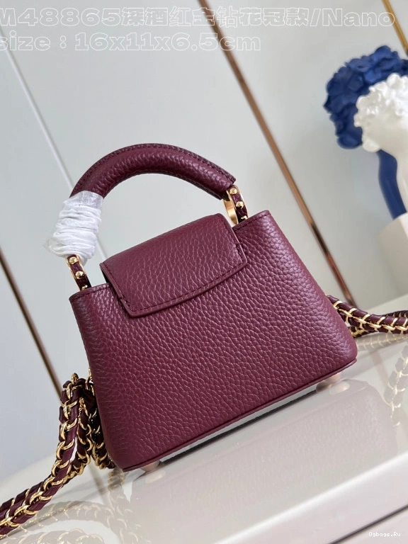VUITTON LOUIS CAPUCINES nano-16*11*6.5CM 0511